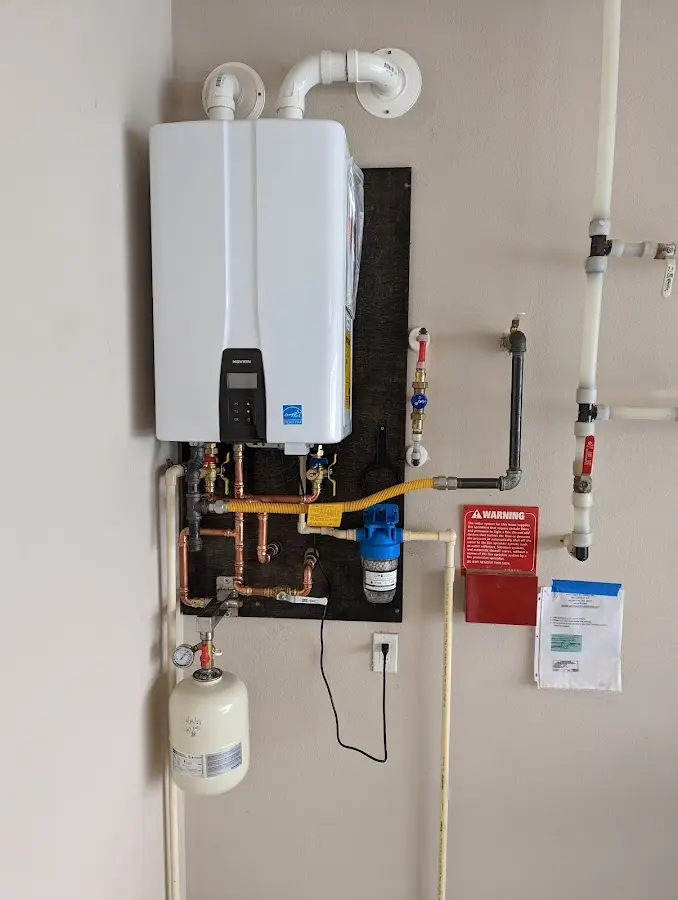 Professional plumber installing copper piping in a El Rio home